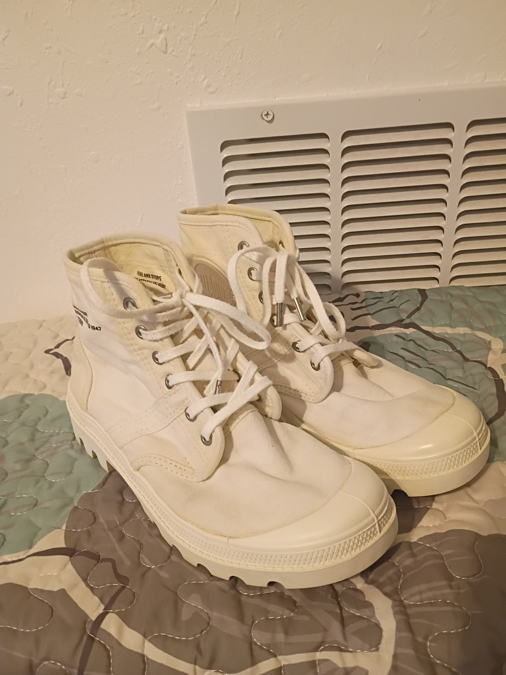 Palladium unisex Pampa High Boot  White Canvas Lace Up Combat Sneaker
